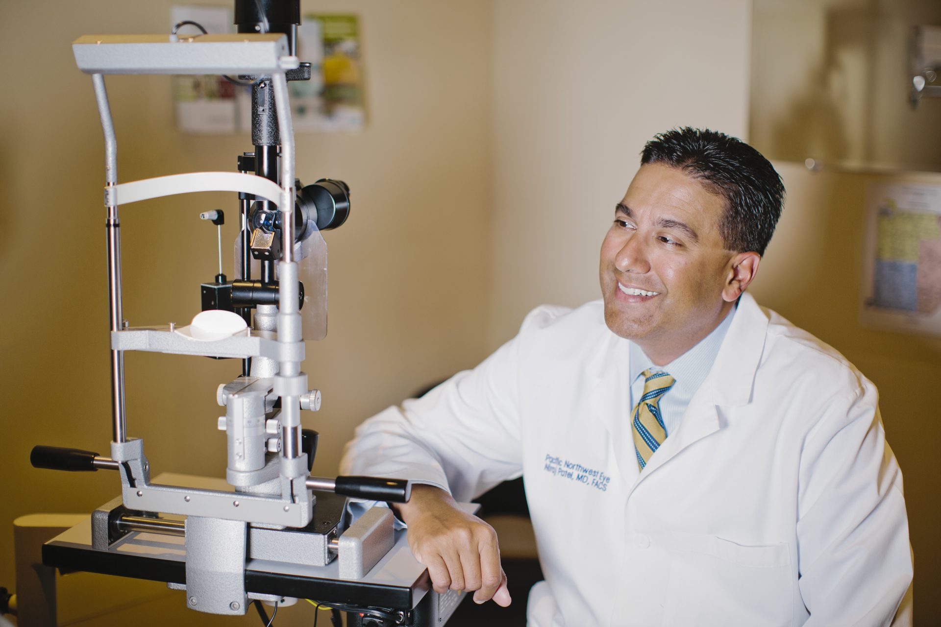 Norm Hound Lavet til at huske Dr. Niraj Patel - Seattle Top Doctor 2017 - Pacific Northwest Eye Associates